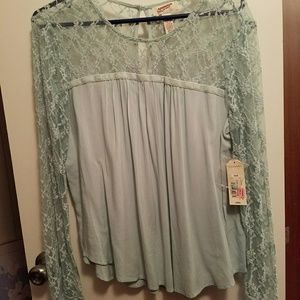Lace sleave top